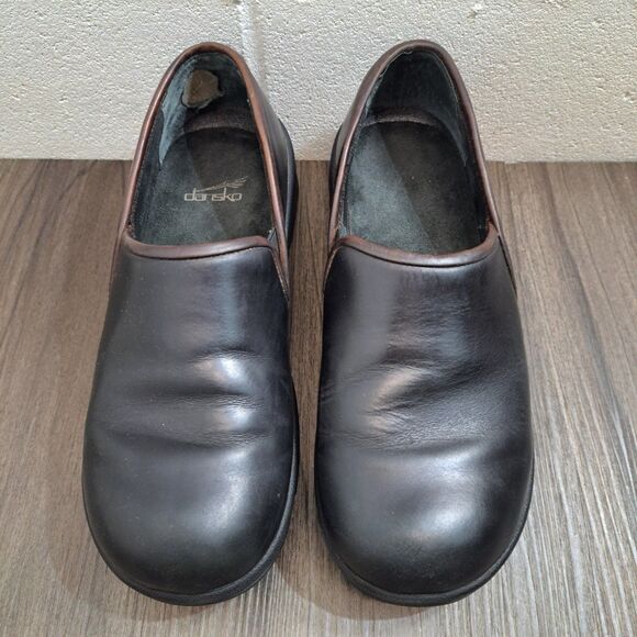 Dansko Clog. Black Leather Casual Slip Resistant Slip On Clogs Women's Size 9.5M - Picture 3 of 9